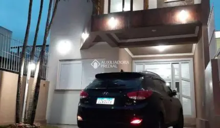 Casa com 3 quartos à venda na Rua Luzinete Alves Aragon, 528, Hípica, Porto Alegre, 173 m2 por R$ 748.000
