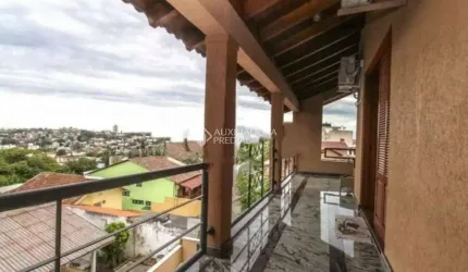 Casa com 3 quartos à venda na Travessa Miguel Pereira, 120, Medianeira, Porto Alegre, 544 m2 por R$ 1.748.500