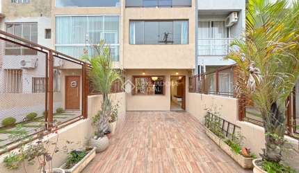 Casa com 2 quartos à venda na Rua Irmão Jaime Biazus, 211, Guarujá, Porto Alegre, 116 m2 por R$ 460.000