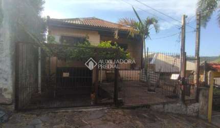 Casa com 2 quartos à venda na Rua Martim Minaberry, 241, Partenon, Porto Alegre, 202 m2 por R$ 450.000