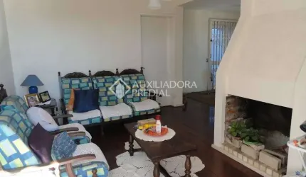 Casa com 4 quartos à venda na Rua Tristão de Alencar, 181, Primavera, Novo Hamburgo, 210 m2 por R$ 630.000