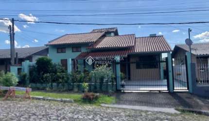 Casa com 3 quartos à venda na Chile, 63, Petrópolis, Novo Hamburgo, 115 m2 por R$ 480.000