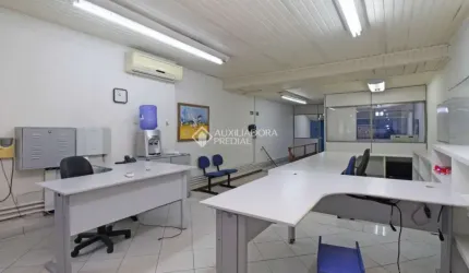 Prédio à venda na Avenida Cairu, 91, Navegantes, Porto Alegre, 250 m2 por R$ 550.000