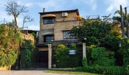 Casa com 3 quartos à venda na Rua Arapei, 325, Cristal, Porto Alegre, 232 m2 por R$ 720.000
