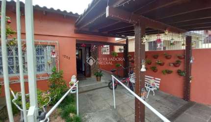 Casa com 3 quartos à venda na Rua Paulino Azurenha, 1253, Partenon, Porto Alegre, 231 m2 por R$ 499.000