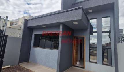 Casa nova de frente para rua no Jd Brasília com pé direito alto