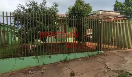 Vendo lote rua jacarezinho com 4 aluguel . Sendo um comercial mais 3 residência