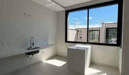 Casa a venda com 3 dormitórios no Jardim Marambaia  R$700.000