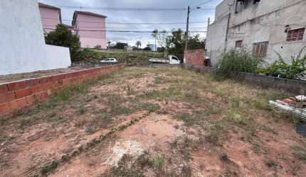 Terreno plano de 165m² à venda no bairro Residencial Jundiaí  - R$250.000