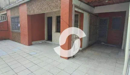 Casa com 2 quartos e garagem