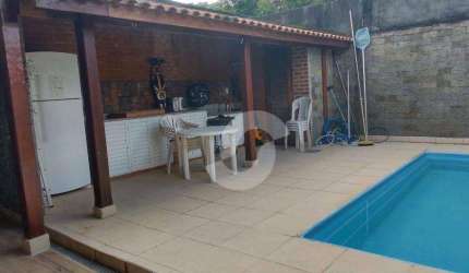 CASA COM PISCINA E CHURRASQUEIRA - 2 QUARTOS E 2 BANHEIROS - ARMÁRIOS PLANEJADOS COZINHA E BANHEIRO
