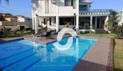 Linda casa, 4 dormitórios à 100m da praia, 480 m² por R$ 3.700.000,00 - Camboinhas - Niterói/RJ