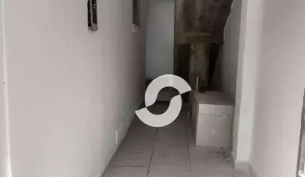 Excelente casa de vila na Rua Vereador Duque Estrada.
