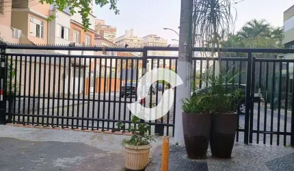 Casa 4 dormitórios em ótima travessa.