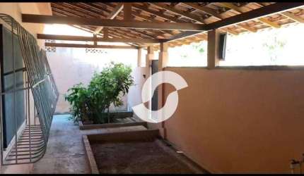 Itaboraí Boa casa linear, com sala, 3 quartos, sendo 1 suíte, 1 banheiro social, copa cozinha, uma boa varanda na frente, vaga de garagem