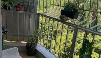 Ótimo apartamento, vista livre, claro, com dois quartos, 1 suíte, banheiro social, ampla sala, boa cozinha, área de serviço e dependência completa. 1