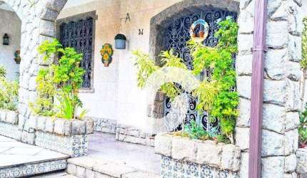Casa de 4 Quartos com Suíte, Área de Lazer e Piscina