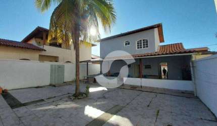 Casa à venda 4 quartos, 3 vagas pra carro, na praia de Piratininga, Região Oceânica de Niterói, RJ