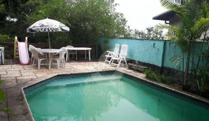 Ótima Casa Triplex em Charitas