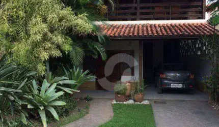 Linda Casa de 5 Quartos com Piscina em Condomínio