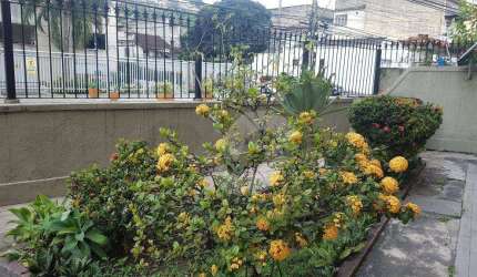 Apartamento térreo, dentro de uma Vila graciosa, com 3 dormitórios, copa cozinha e 1 vaga