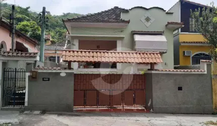 CASA EM SANTA ROSA com 4 dormitórios à venda, 222 m² por R$ 980.000 - Santa Rosa - Niterói/RJ