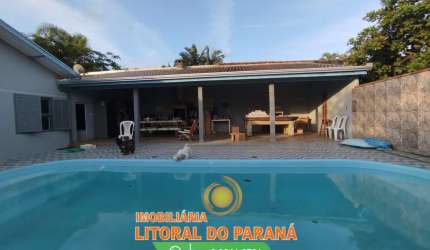Casa com piscina perto do mar Leblon