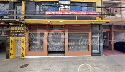 Esta espaçosa loja com uma fachada de 6 metros e um ótimo pé direito de 3 metros, ara Locação com 220m² na Vila Mariana