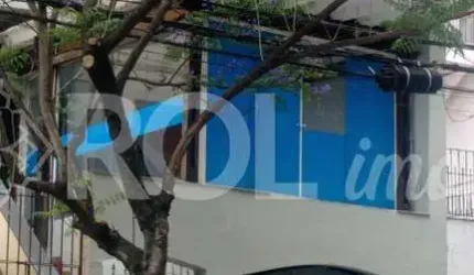 Casa com 260 m² para venda ou aluguel na Av. Bosque da Saúde, para uso comercial ou residencial.