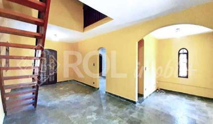 Casa de Condomínio- 3 Quartos e 3 banheiros 6 vagas- à Venda