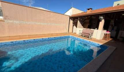 Casa com 3 quartos para alugar na Rua Conselheiro Antônio Prado, Alto Higienópolis, Bauru, 400 m2 por R$ 5.000