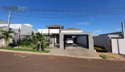 Casa com 3 dormitórios à venda, 200 m² por R$ 900.000,00 - Centro - Cambé/PR