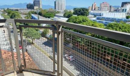 Apartamento com 1 Dormitório, 2 vagas de garagem - Centro de Florianópolis/Sc