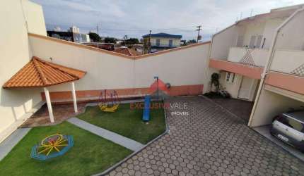 CASA COND FECHADO JACAREI