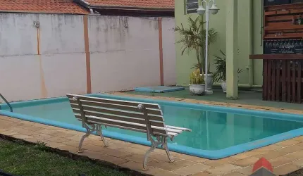 Casa com amplo quintal e piscina + ponto comercial independente, no Parque Industrial