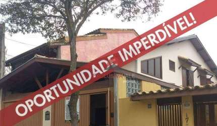 Casa com 3 dormitórios, duas suítes e um banheiro social