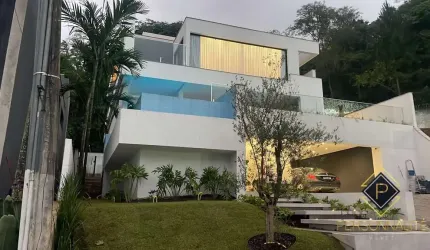 CASA TRIPLEX COM ELEVADOR E VISTA MAR INCRIVEL