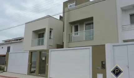 Casa Geminada de Alto Padrão à Venda na Praia dos Amores