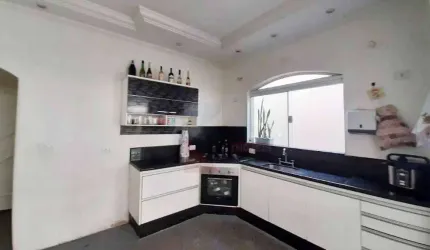 Linda casa assobradada com 4 dormitórios, sendo um suíte,  à venda, 300 m² por R$ 640.000 - São Vito - Americana/SP