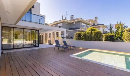 Casa em Condomínio Luxuoso com 4 suítes, sendo 1 no piso térreo! Piscina aquecid