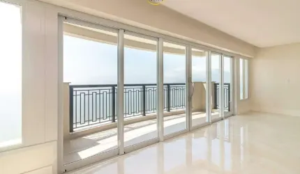 Apartamento à venda no Ed. Aurora em Balneário Camboriú.