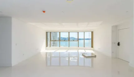 Apartamento à venda no Ed. Yachthouse em Balneário Camboriú