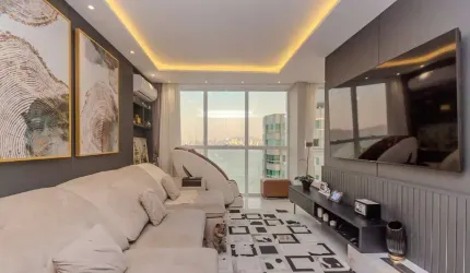 Apartamento com 04 suítes à venda no bairro Pioneiros em Balneário Camboriú.