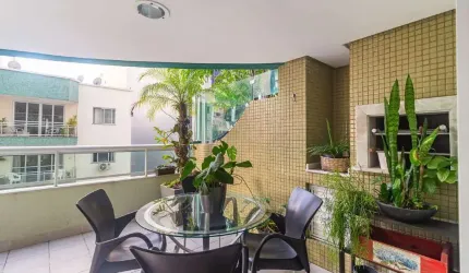 Apartamento Diferenciado a uma quadra do mar com 03 suítes em Balneário Camboriú.