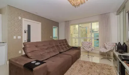 Apartamento um por andar à venda no Ed. Solar Gonçalves em Balneário Camboriú