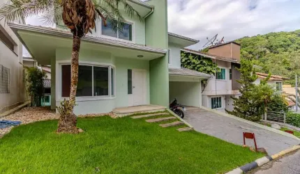 Casa a venda no Cond. Ariribá