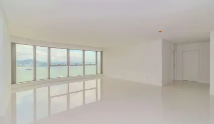 Apartamento à venda no Ed. Yachthouse em Balneário Camboriú