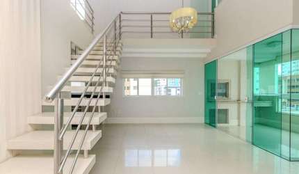 Apartamento duplex à venda no Ed. Innovare no centro de Balneário Camboriú