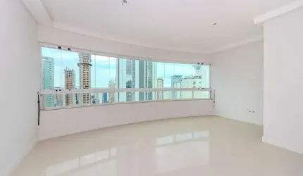 Apartamento à venda no Ed. Porto da Barra em Balneário Camboriú