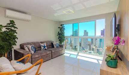 Apartamento com vista mar à venda no Ed. Phoenix Tower em Balneário Camboriú
